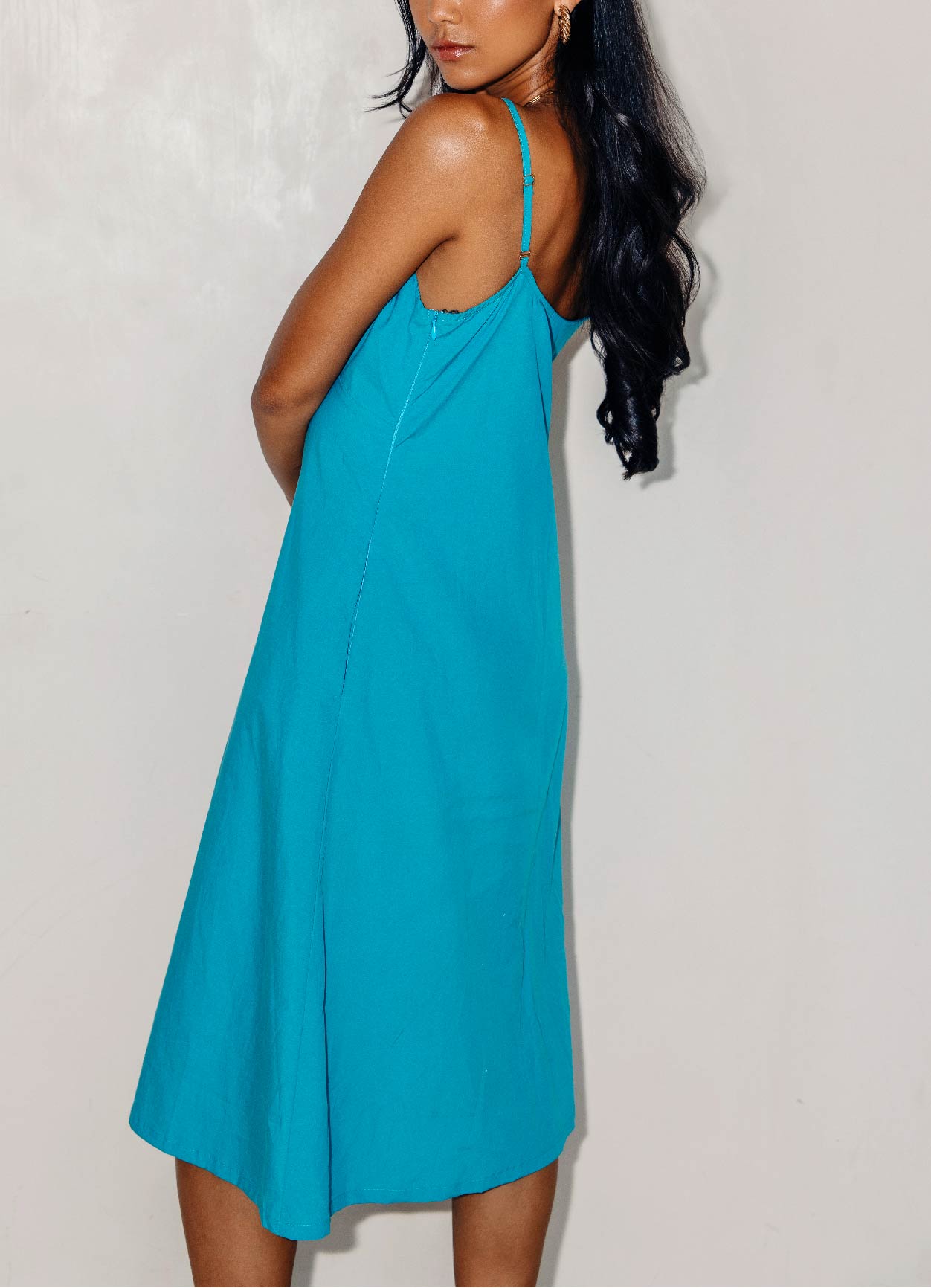 AMELIA Dress 天絲涼感・細帶修身洋裝 - FAVALAVA